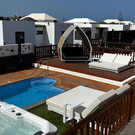 64, Vista Lobos, Private Heated Pool X Jacuzzi, Playa Blanca (Lanzarote)