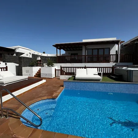 Villa 64, Vista Lobos, Private Heated Pool X Jacuzzi, Playa Blanca (Lanzarote)