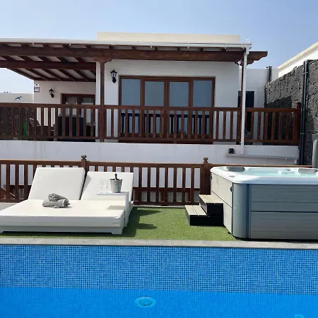 Villa 64, Vista Lobos, Private Heated Salt Pool X Hot Tub, Playa Blanca *